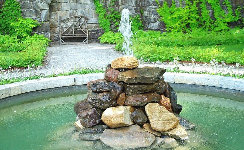 фонтан из камня